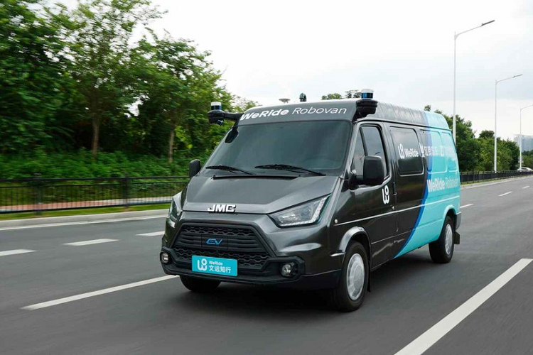 Mục tiêu đầy tham vọng của WeRide với Robovan là cuối cùng có thể cung cấp các dịch vụ hậu cần không bị gián đoạn. Xe van chở hàng tự hành này được cho là sẽ giúp việc giao hàng nhanh hơn và thuận tiện hơn. Chế tạo dựa trên một mẫu xe điện chạy bằng pin của JMC, Robovan sẽ được trang bị đầy đủ các giải pháp phần cứng và phần mềm tự hành, và sẽ hoạt động phối hợp với nền tảng quản lý đội xe tự hành của WeRide.