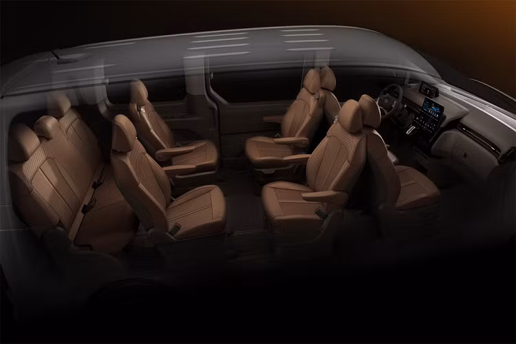 Hyundai Staria hứa hẹn mang đến sự thoải mái hơn so với mẫu xe mà nó thay thế nhờ việc sử dụng hệ thống treo sau đa liên kết và thân xe liền khối.