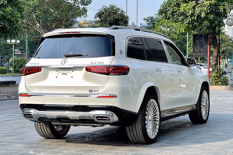 Không giống các đối thủ được trang bị động cơ dung tích lớn, dưới nắp capo Maybach GLS 600 là động cơ V8 tăng áp kép dung tích 4.0 lít cho công suất 550 mã lực từ 6.000 đến 6.500 vòng/phút và mô-men xoắn 730 Nm từ 2.500 - 5.000 vòng/phút. Hộp số tự động 9 cấp kèm hệ dẫn động 4 bánh 4Matic. Kèm theo tính năng ngắt xy-lanh chủ động, chỉ hoạt động 4 xy-lanh khi xe di chuyển trong dải vòng tua từ 800-3.200 vòng/phút nhằm tiết kiệm nhiên liệu.