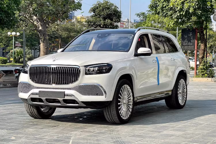 Là mẫu xe mới trong phân khúc SUV siêu sang nhưng GLS 600 vẫn hội tụ nhiều tiện nghi hiện đại, các công nghệ hỗ trợ lái tiên tiến. Xe gầm cao lại rất phù hợp với điều kiện đường xá ở Việt Nam hiện nay. Càng đặc biệt hơn khi Maybach GLS 600 sắp được phân phối chính hãng, ngoài ra mạng lưới đại lý rộng lớn, phủ khắp toàn quốc càng giúp mẫu SUV siêu sang hấp dẫn giới đại gia chơi xe. Mức giá xe Mercedes-Maybach GLS 600 tại Việt Nam tại đại lý tư nhân khoảng gần 17 tỷ đồng.
