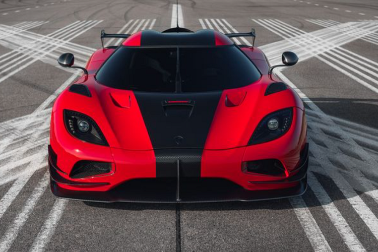 Theo Koenigsegg, chủ sở hữu chiếc siêu xe Koenigsegg Agera RS này đã liên hệ với họ vào mùa thu năm 2019 với mong muốn trang bị thêm các lỗ thông gió tại mui xe phía trước giống với loại được lắp đặt trên chiếc hypercar Agera One:1 của hãng.