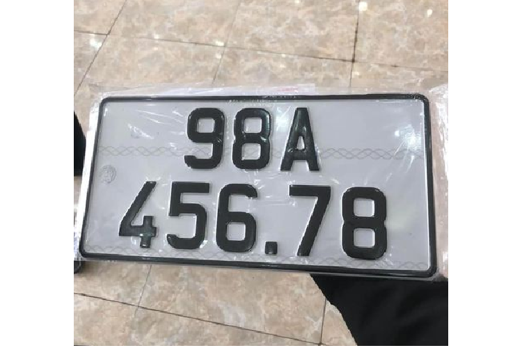 Hiện không rõ chủ của chiếc Mazda CX-5 này có ý định bán lại xe không, nếu có thì chắc chắn ngay sau khi bán CX-5 biển đẹp, người này có thể lập tức tậu về một chiếc xe sang, như Mercedes-Benz chẳng hạn.