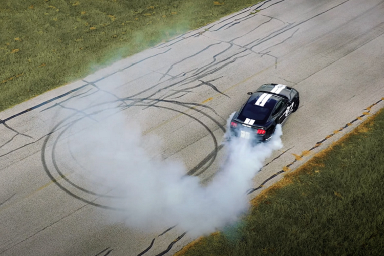 Thương hiệu độ xe nổi tiếng đến từ Mỹ vừa qua đã cho ra mắt phiên bản giới hạn mới nhằm tri ân tới huyền thoại Ford GT40 MkII năm 1966. Phiên bản mang tên Ford Mustang GT Legend Edition 2021 có khả năng sản sinh công suất ở mức 818 mã lực và sẽ được bán ra trong giai đoạn năm 2021 – 2022.