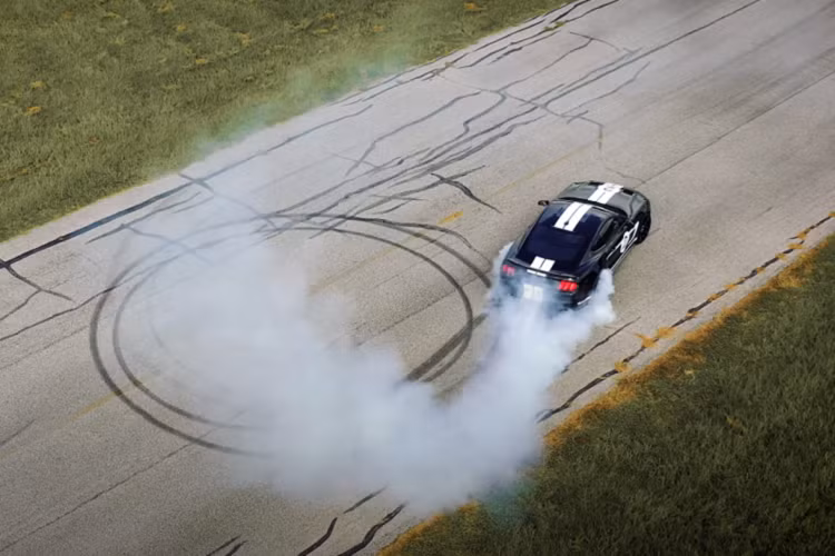 Thương hiệu độ xe nổi tiếng đến từ Mỹ vừa qua đã cho ra mắt phiên bản giới hạn mới nhằm tri ân tới huyền thoại Ford GT40 MkII năm 1966. Phiên bản mang tên Ford Mustang GT Legend Edition 2021 có khả năng sản sinh công suất ở mức 818 mã lực và sẽ được bán ra trong giai đoạn năm 2021 – 2022.