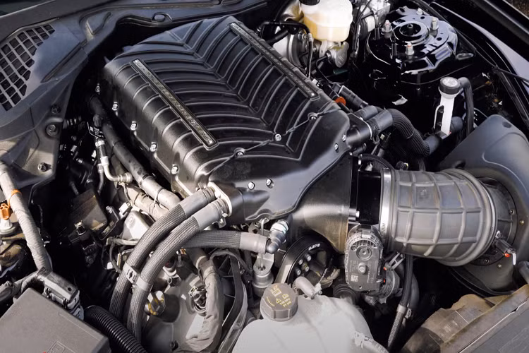 Hãng Hennessey sẽ cung cấp cho Ford Mustang GT đặc biệt màu sơn thân xe màu đen với các chi tiết màu trắng và số 2 trên cửa dựa trên số cũ của đội Shelby American Inc. Số 2 cũng được đặt nằm trên nắp ca-pô. Mẫu xe được trang bị động cơ V8 dung tích 5.0 lít nổi tiếng đi kèm bộ siêu nạp có dung tích 3.0 lít, bộ làm mát không khí làm mát bằng nước, kim phun cải tiến và bơm nhiên liệu mạnh mẽ hơn cùng hệ thống xả thể thao đem lại âm thanh động cơ ấn tượng.