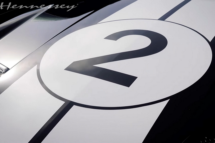 Với những nâng cấp như trên, Mustang GT Legend Edition có khả năng sản sinh mức tổng công suất đầu ra lên tới 808 mã lực, mô-men xoắn lên tới 917,9 Nm. Mức công suất này thậm chí mạnh hơn rất nhiều lân so với Mustang GT tiêu chuẩn với mức công suất đầu ra 460 mã lực, mô-men xoắn 569,4 Nm.