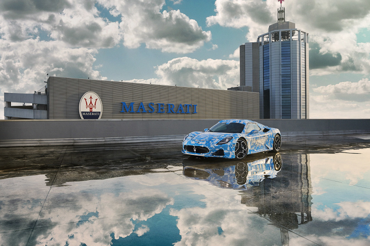 Siêu xe Maserati MC20 mui trần được đặt theo tên của một cơn gió dữ dội khác của vùng Địa Trung Hải, mang tính cách mạng và sự khác biệt độc đáo. Thời khắc đếm ngược cho buổi công chiếu ra mắt đã chính thức bắt đầu. Maserati có lịch sử về việc đặt tên các dòng xe của mình theo những cơn gió mạnh mẽ nổi tiếng trên thế giới. Bắt đầu vào năm 1963 với dòng xe Mistral huyền thoại, tiếp đó là Ghibli, Bora và Khamsin. Năm 2016, chiếc SUV đầu tiên của Thương hiệu được đặt tên là Levante.