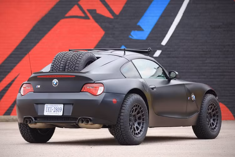 Mức giá xe BMW Z4 địa hình khởi điểm dành cho chiếc coupe nâng gầm này là 15.000 USD và đợt đấu giá sẽ kết thúc vào ngày 4/8 tới đây.