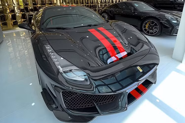 Trong khi đó, vận tốc tối đa của siêu phẩm Ferrari 488 Pista vẫn giữ nguyên con số 330 km/h so với bản tiêu chuẩn.