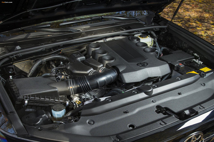 Mặc dù 4Runner không mang lại sự thoải mái và êm ái như Highlander khi đi đường trường, nhưng đổi lại dòng xe này có lợi thế vận hành linh hoạt, bền bỉ ở nhiều điều kiện đường sá phức tạp, đường xấu, gồ ghề, thậm chí có khả năng off-road tốt.