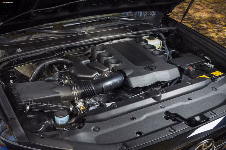 Mặc dù 4Runner không mang lại sự thoải mái và êm ái như Highlander khi đi đường trường, nhưng đổi lại dòng xe này có lợi thế vận hành linh hoạt, bền bỉ ở nhiều điều kiện đường sá phức tạp, đường xấu, gồ ghề, thậm chí có khả năng off-road tốt.