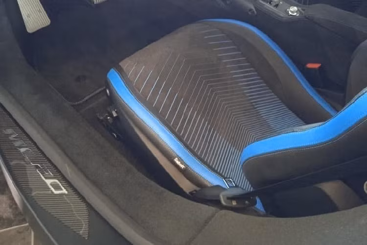 Chiếc siêu xe Maserati MC20 sắp về Việt Nam được trang bị khối động cơ xăng V6, dung tích 3.0 lít, tăng áp kép, bơm ra công suất tối đa 621 mã lực tại tua máy 7.500 vòng/phút và mô-men xoắn cực đại 730 Nm tại tua máy 3.000 vòng/phút.