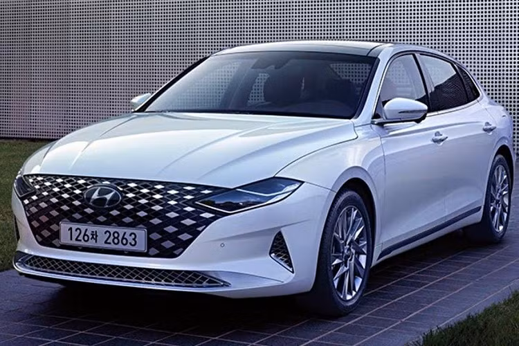  1. Hyundai Grandeur (8.563 chiếc) Mẫu xe bán chạy nhất Hàn Quốc tháng 2/2021 tiếp tục là cái tên Hyundai Grandeur, mẫu sedan cỡ trung với doanh số tới 8.563 xe.