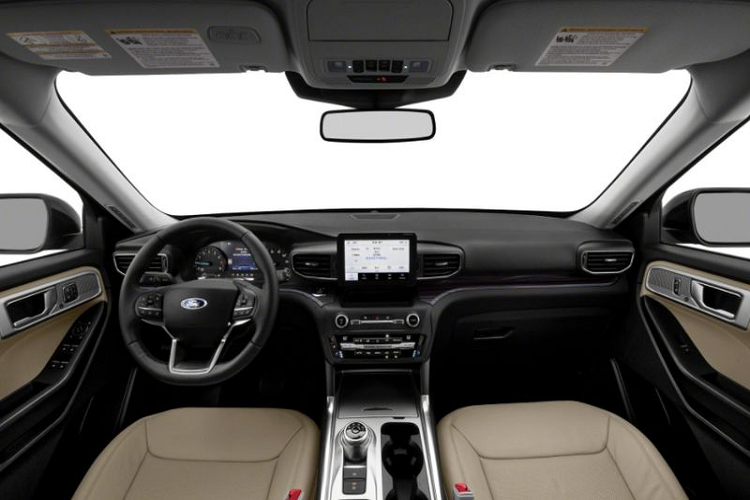 Chưa hết, trục cơ sở của Explorer 2022 cũng tương đối dài, 3.025mm, do đó, không gian nội thất của chiếc SUV ba hàng ghế rộng rãi một cách ấn tượng, bên cạnh đó là loạt tính năng mới như vô lăng mới, cần số núm xoay, màn hình tách hẳn bảng táp-lô (bản Limited dùng loại 8 inch) cùng màn hình đo kỹ thuật số cỡ lớn, hệ thống thông tin giải trí SYNC 3, dàn âm thanh B&amp;O 12 loa cao cấp.