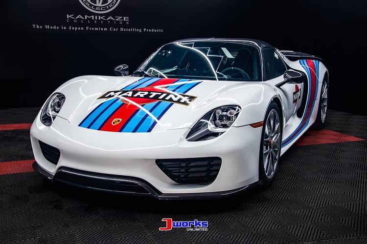 Chưa hết, Porsche 918 Spyder có thời gian tăng tốc từ 0-300 km/h khá ấn tượng với con số 19,9 giây. Tốc độ tối đa 345 km/h.