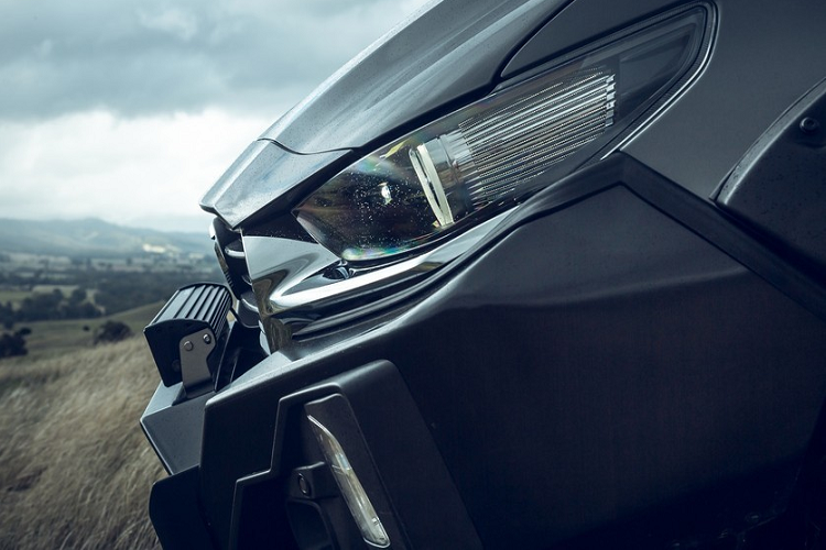 "Trái tim" của Mazda BT-50 Thunder 2021 tại thị trường Úc vẫn là khối động cơ diesel 4 xi-lanh, tăng áp, dung tích 3.0L do Isuzu sản xuất. Động cơ này tạo ra công suất tối đa 190 mã lực tại tua máy 3.600 vòng/phút và mô-men xoắn cực đại 450 Nm tại dải tua máy 1.600 - 2.600 vòng/phút. Động cơ kết hợp với hộp số sàn 6 cấp hoặc tự động 6 cấp.