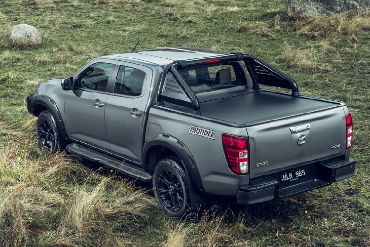 Trong khi đó, những trang bị khác, động cơ và hệ thống treo của mẫu xe bán tải này không có gì khác so với bản GT 4x4. Cụ thể, xe có đèn pha LED, đèn sương mù LED, đèn định vị ban ngày LED...