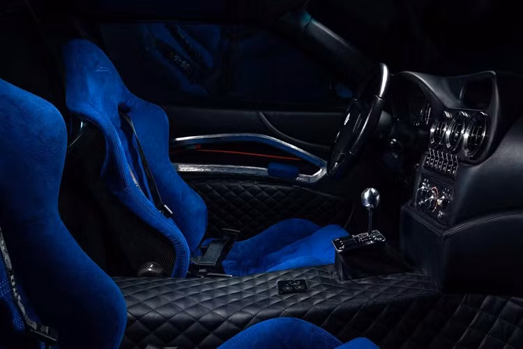 Trong khi Breadvan Homage vẫn có thể được coi là một chiếc 550 Maranello, siêu xe động cơ đặt trước đã mang một bộ thân vỏ thiết kế riêng, chế tạo thủ công mới bởi Bas van Roomen với đèn pha độc đáo, khe hút gió nằm sau chắn bùn trước, và một hệ thống 4 ống xả khác biệt. Phần nóc và capô xe cũng mang những chi tiết làm liên tưởng tới Breadvan nguyên bản ví như phần bong bóng trong suốt. Ngoài kính chắn gió, mọi tấm ốp thân vỏ đều đã được thay thế hoặc sửa đổi.