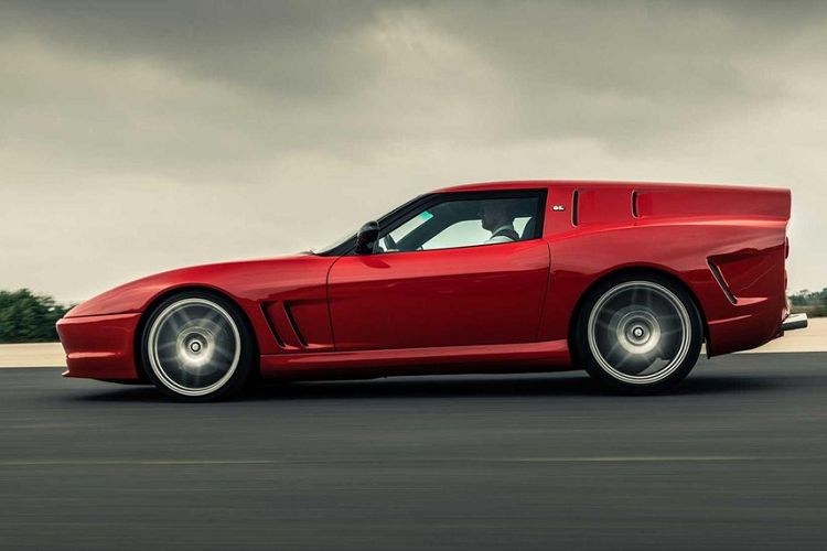 Dưới nắp capô, Breadvan Hommage vẫn giữ nguyên động cơ hút khí tự nhiên V12 dung tích 5.5 lít của xe gốc, sản sinh công suất 478 mã lực và 568 Nm mô-men xoắn cực đại, cho phép gia tốc 0-100 km/h trong 4,3 giây. Nó cũng nhẹ hơn một chút so với 550 Maranello, và chạy trên bộ la-zăng 20 inch lớn hơn. Ngoài ra, chiếc xe còn mang bộ giảm xóc Koni chuyên dụng motorsport nữa. Không rõ khách hàng đã trả bao nhiêu cho chiếc Ferrari Breadvan Hommage tuyệt đẹp này, nhưng chắc chắn là không rẻ khi cân nhắc yếu tố độc nhất vô nhị và chất lượng thủ công đẳng cấp của nó.