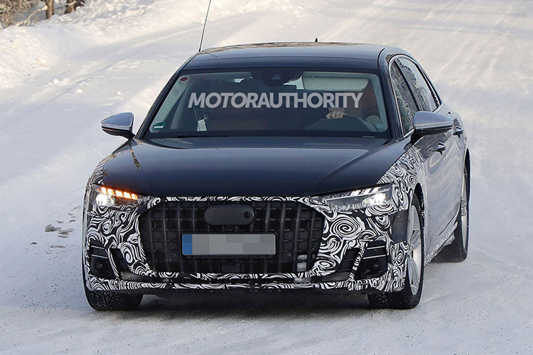 Được định vị là một mẫu sedan siêu sang, Audi A8 Horch cũng không thể có cấu hình quá 4 chỗ, sắp xếp ghế theo dạng 2-2 kiểu thương gia. Bên cạnh đó, không loại trừ khả năng mẫu xe này sẽ sử dụng động cơ cỡ lớn W12, tương tự cách Mercedes-Benz đang làm trên mẫu S-Class Maybach nhằm khẳng định đẳng cấp đúng nghĩa.