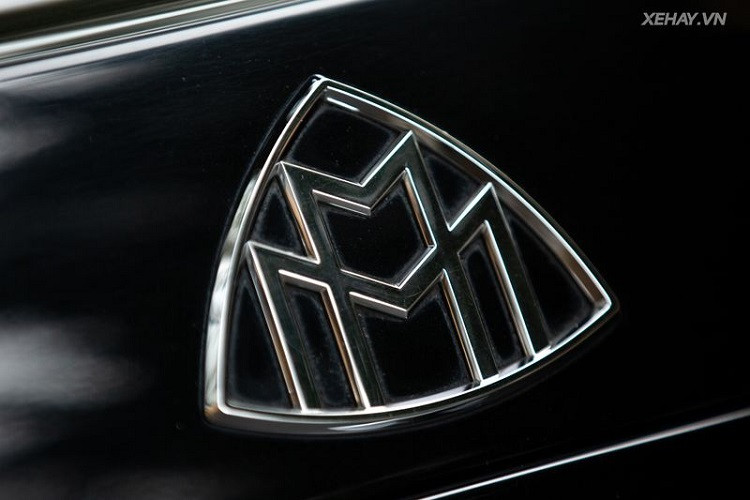 Chiếc Maybach 62S trong bài viết được sản xuất trong giai đoạn từ năm 2006-2010. Với trang bị đặc trưng ở ngoại thất là cụm đèn pha Bi-Xenon hiện đại nhất thời bấy giờ.