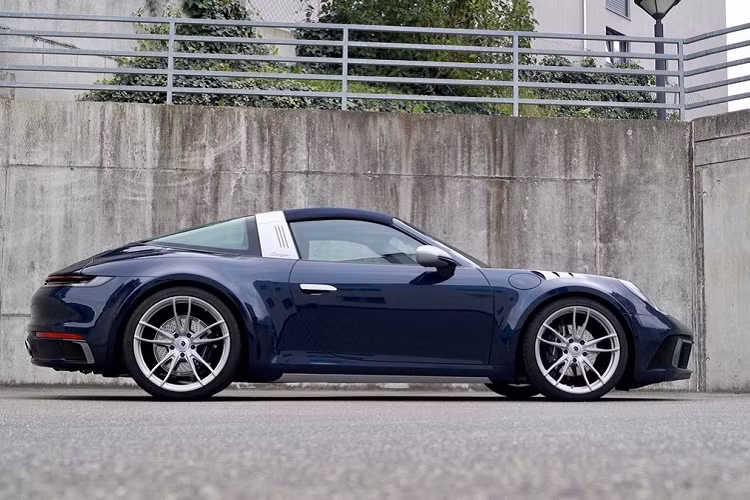 Khối động cơ twin-turbo 6 xy-lanh dung tích 3.0L trên phiên bản Targa 4S có công suất tiêu chuẩn 444 mã lực, đi kèm hộp số 8 cấp ly hợp kép PDK.