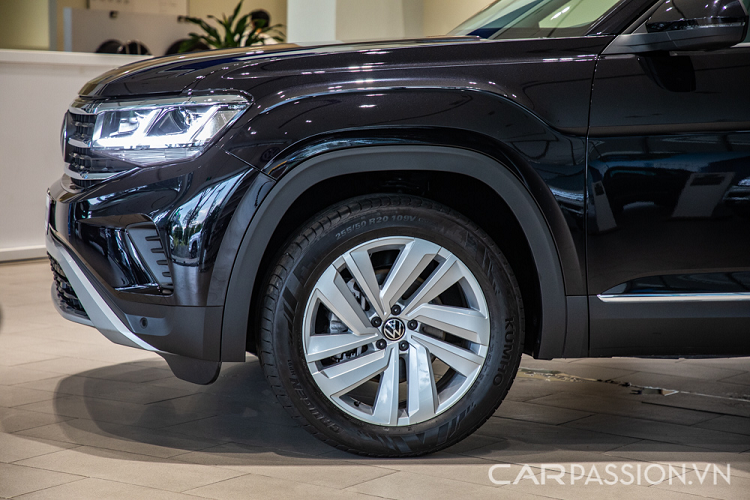 Điểm mạnh của mẫu xe SUV Volkswagen Teramont 2021 không phải là thương hiệu quốc dân hay là mẫu xe trang bị nhiều công nghệ hiện đại. Thay vào đó là khoang nội rất rộng rãi cùng cụm động cơ 2.0L TSI đã khẳng định tên tuổi của hãng với giải thưởng quốc tế vào năm 2019 hạng mục động cơ 1.8-2.0L.