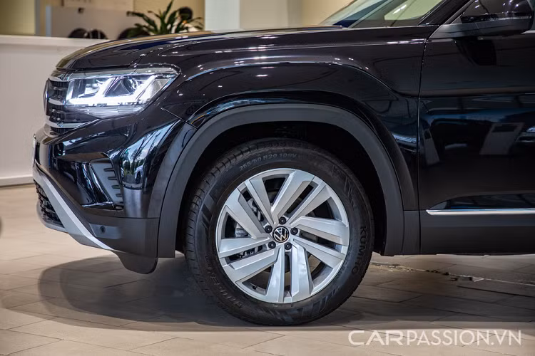 Điểm mạnh của mẫu xe SUV Volkswagen Teramont 2021 không phải là thương hiệu quốc dân hay là mẫu xe trang bị nhiều công nghệ hiện đại. Thay vào đó là khoang nội rất rộng rãi cùng cụm động cơ 2.0L TSI đã khẳng định tên tuổi của hãng với giải thưởng quốc tế vào năm 2019 hạng mục động cơ 1.8-2.0L.