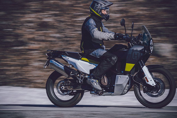 Ngoài ra, Norden 901 còn được tích hợp công nghệ giám sát hành trình, tính năng sang số nhanh 2 chiều, tính năng kiểm soát lực hãm động cơ.