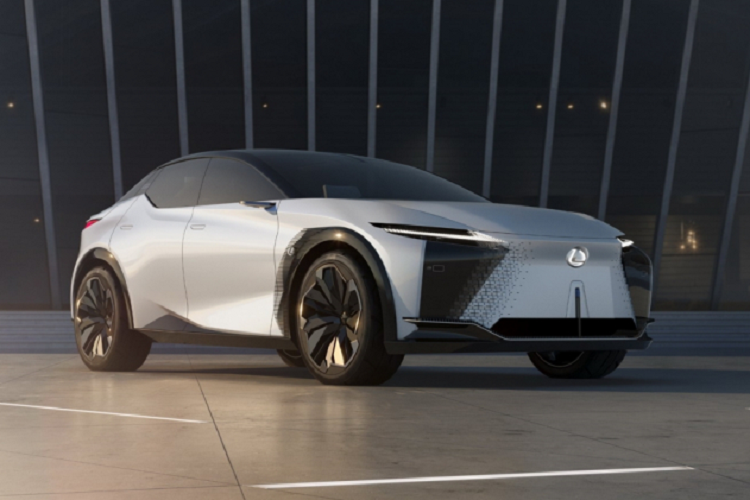 Đến năm 2050, Lexus cũng đặt mục tiêu đạt được tính trung hòa carbon trong suốt dây chuyền sản xuất của toàn bộ dòng xe của mình, bao gồm: sản xuất vật liệu, phụ tùng và xe, xử lý và tái chế các xe cũ.