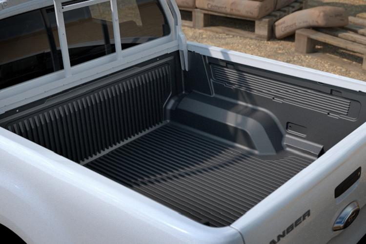 Ở bên trong, Ranger Tradie có hệ thống thông tin giải trí SYNC 3 với màn hình cảm ứng 8 inch, kết nối Apple CarPlay và Android Auto. Ngoài ra, xe còn có thể kết nối với điện thoại để thực hiện từ xa các tác vụ như khởi động, mở/khóa cửa, bật hệ thống điều hòa không khí…