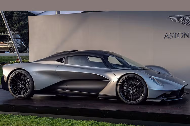 Hãng siêu xe Anh quốc lần đầu giới thiệu về Aston Martin Valhalla hoàn toàn mới là vào năm 2019, tuy nhiên, phiên bản hoàn thiện của Valhalla vừa được tiết lộ gần đây lại có khá nhiều điểm khác biệt so với chiếc Valhalla của 2 năm trước.