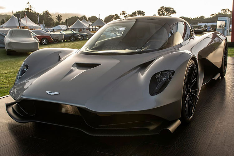 Khối động cơ tăng áp kép trên siêu xe Aston Martin Valhalla mới kết hợp với 2 động cơ điện chia đều ở mỗi trục, cho tổng công suất lên tới 937 mã lực và mô-men xoắn cực đại 1.000 Nm.