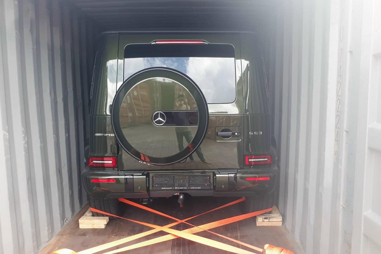 Bằng chứng là chỉ tính riêng tại dải đất hình chữ S đã có hơn 100 chiếc xe SUV Mercedes-AMG G63 đời mới được mang về nước chỉ trong vòng chưa đầy 2,5 năm theo diện nhập khẩu chính hãng lẫn tư nhân. Điều này thể hiện sức hút của dòng xe Mercedes-AMG G63.