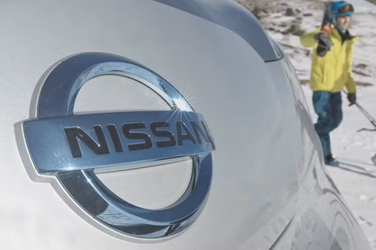 Được gọi là xe điện Nissan e-NV200 Winter Camper, mẫu concept có khoảng sáng gầm nâng cao, lốp xe to dày, khung thép cản va fới hai bóng đèn ở phía trước, tấm chắn bùn ở hai bánh sau, bậc đỡ cửa vào, thanh chắn bên sườn, và một bộ thảm sàn cao su cho nội thất.