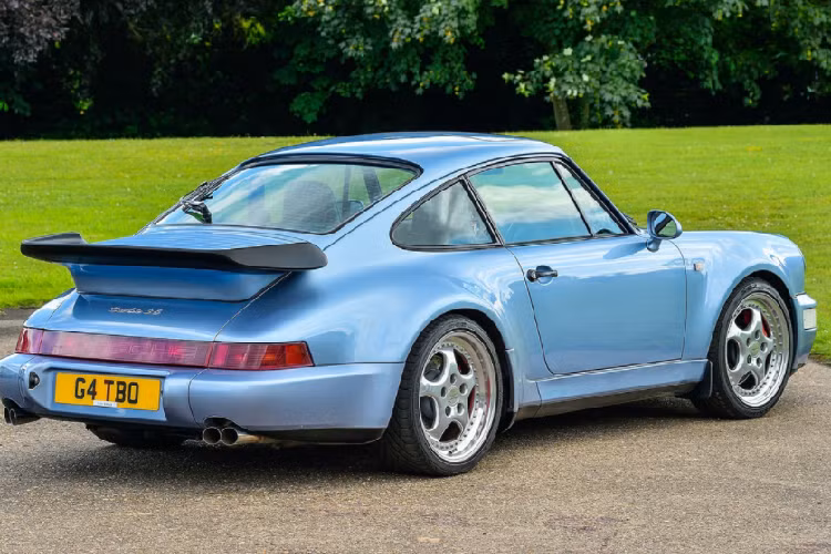 Nhờ sự trợ giúp của hệ thống ắc quy X88, động cơ này có khả năng sản sinh công suất lên đến 380 mã lực và mô-men xoắn 520 Nm, được truyền tới bánh sau bằng hộp số sàn 5 cấp. Công suất này ngang ngửa một chiếc 911 Carrera đời mới, trong khi mô-men xoắn có thể ngang hàng với một chiếc Carrera S.