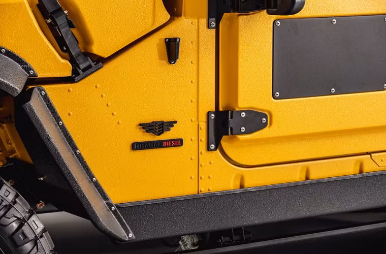 Được mệnh danh là chiếc bán tải sang trọng nhất thế giới, giá xe Hummer M1-R H1 có mức bán ra lên tới 412.000 USD (khoảng 9,5 tỷ đồng).