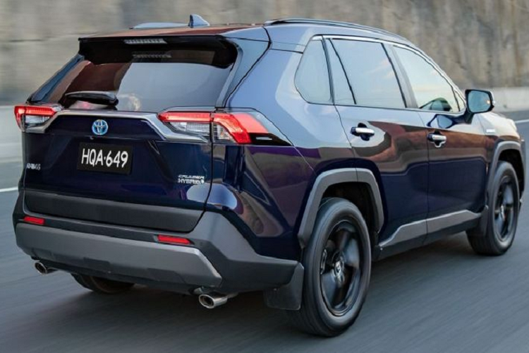 Phiên bản hybrid chỉ có sẵn với động cơ 2.5L, sản sinh công suất 215 mã lực ở cấu hình 2WD và 219 mã lực trên các mẫu AWD.