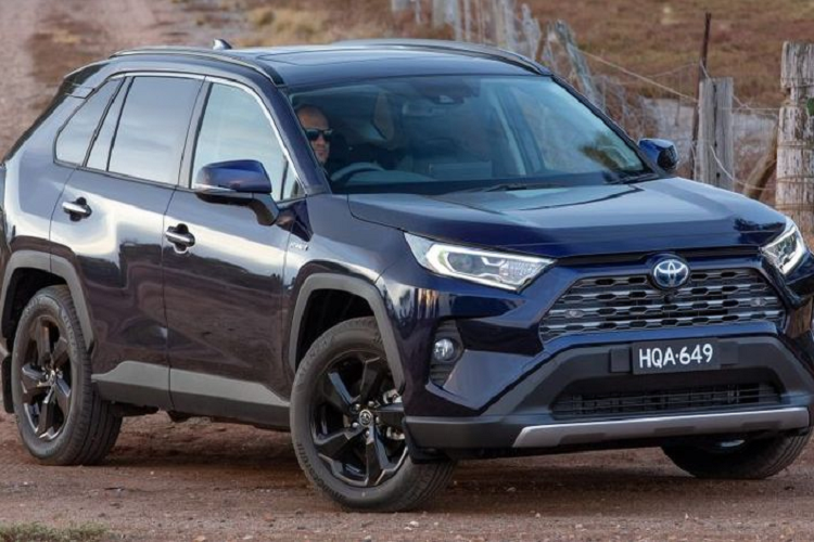 Hộp số sàn 6 cấp được cung cấp cho phiên bản cơ sở, còn lại tất cả biến thể đều có hộp số vô cấp CVT. Chỉ có biến thể 2.5 Edge hàng đầu có hộp số tự động 8 cấp.