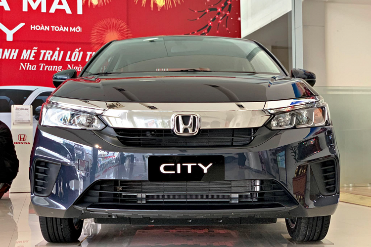 Trên thực tế, khách hàng mua Honda City 2021 tại Việt Nam đa số sử dụng phục vụ cho gia đình, mua xe lần đầu. Honda City 2021 đều sử dụng động cơ 1.5L DOHC i-VTEC 4 xi lanh thẳng hàng, cho công suất cực đại 119 mã lực 6.600 vòng/phút và mô-men xoắn cực đại 145Nm từ 4.300 vòng/phút. Sử dụng kết hợp với hộp số tự động vô cấp (CVT).