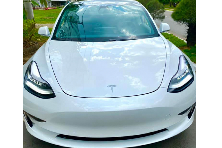 Xe Tesla Model 3 tien ty ve Viet Nam phuc vu sinh vien hoc tap