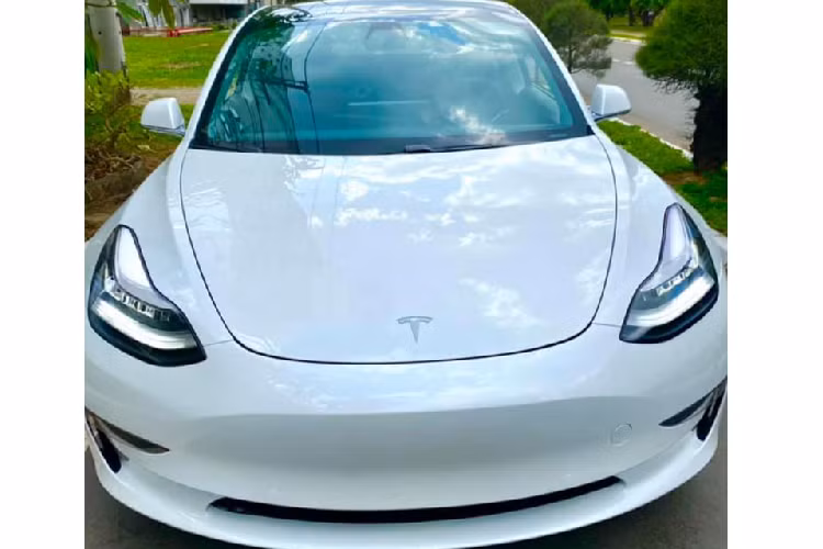 Xe Tesla Model 3 tien ty ve Viet Nam phuc vu sinh vien hoc tap