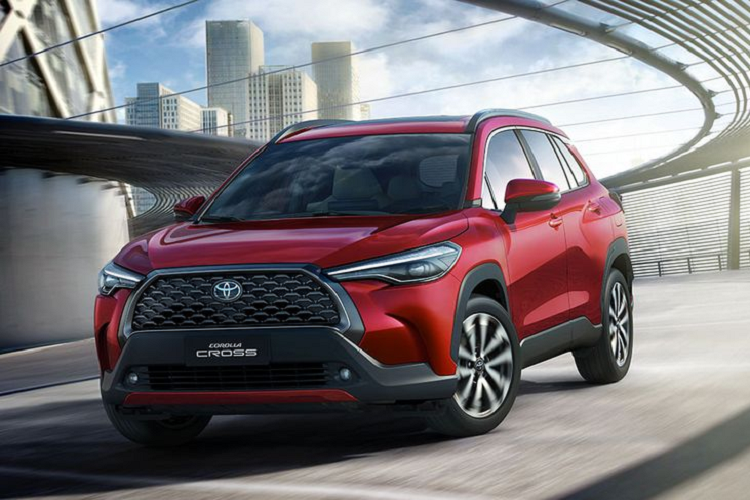 Ra mắt lần đầu tiên tại Thái Lan vào tháng 7 năm ngoái, mẫu xe SUV Toyota Corolla Cross được xây dựng trên nền tảng TNGA-C, kiến trúc này cũng được sử dụng trên Corolla, C-HR mới nhất và Lexus UX.
