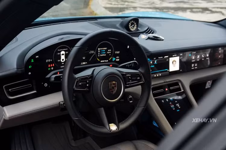 Nội thất của Taycan được Porsche thiết kế với tư duy tập trung vào người lái.