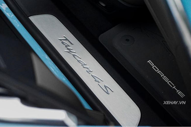 Mẫu xe điện cao cấp được trang bị nhiều tính năng hiện đại như màn hình thông tin giải trí trung tâm 10,9 inch, điều khiển bằng giọng nói với câu lệnh đơn giản "Hey Porsche"...