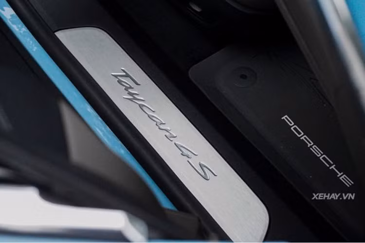 Mẫu xe điện cao cấp được trang bị nhiều tính năng hiện đại như màn hình thông tin giải trí trung tâm 10,9 inch, điều khiển bằng giọng nói với câu lệnh đơn giản "Hey Porsche"...