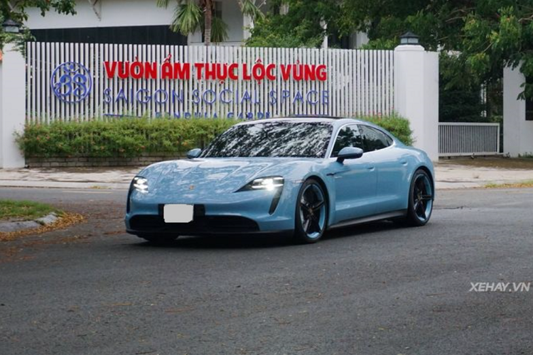 Kèm theo đó là gói pin dung lượng 79,2 kWh và quãng đường di chuyển tối đa lên tới 460 km trong một lần sạc đầy. Khi kích hoạt chế độ Overboost và Launch Control, Porsche Taycan 4S dễ dàng tăng tốc từ 0 - 100 km/h chỉ trong 4 giây và tốc độ tối đa đạt 250 km/h.