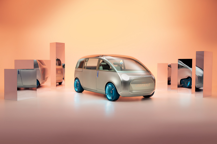 Ở chế độ Vibe, thương hiệu đã thiết lập cho xe giúp đặt thời gian với những người khác vào vị trí trung tâm. Phần cửa hông và kính chắn gió phía trước sẽ được mở ra nhằm tạo ra một khung cảnh chào đón với không gian mở ấn tượng. Phần công cụ hình tròn trung tâm chuyển sang chế độ bảng điều khiển, hình ảnh động của các thiết lập bằng đồ họa chuyển động theo nhạc được chiếu lên các bề mặt của phía trước, phía sau, bánh xe và phần băng ghế phía sau, tạo ra một bầu không khí dễ chịu.