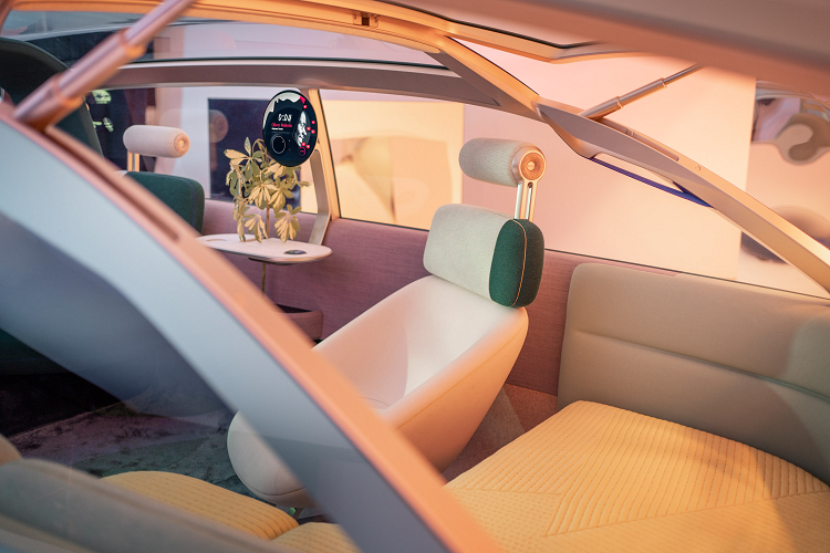 Đơn cử, người dùng có thể lựa chọn các chế độ như MINI “Chill”, “Wanderlust” và “Vibe”. Ngoại thất và nội thất của xe có thể thay đổi để phản ánh khoảnh khắc của MINI và mang đến cho trải nghiệm trên xe thú vị nhất có thể. Hương thơm, âm thanh và ánh sáng xung quanh xe sẽ đem lại cho hành khách trên xe một cảm giác phù hợp nhất với tâm trạng của mình.