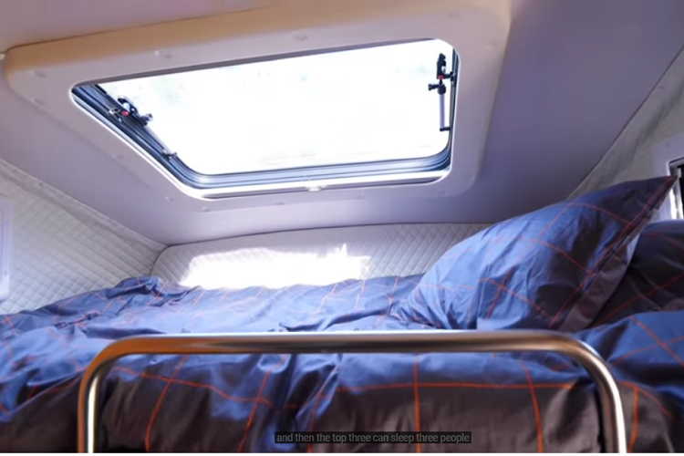 Khu vực tầng 2 mang tới không gian thoáng đãng và một khu vực lý tưởng để nhìn ngắm cảnh vật.